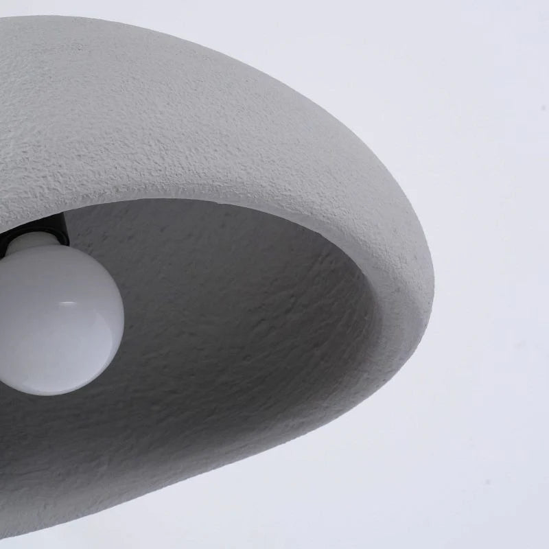 Serenith Pendel Lampe | Wabi-Sabi Design | Harpiks & Polystyren | Domeformet | Hvid & Grå | E27 Fatning | Max 40W | Blødt Lys | Æstetisk Appeal | Til Spisestue, Stue, Soveværelse, Detailhandel