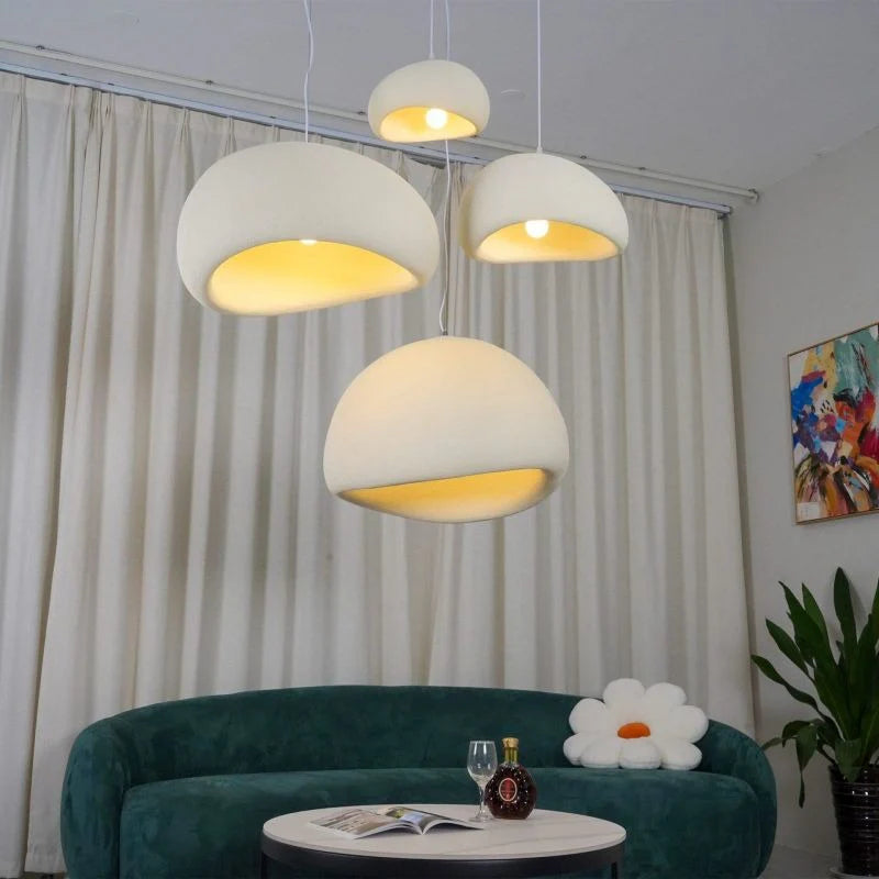 Serenith Pendel Lampe | Wabi-Sabi Design | Harpiks & Polystyren | Domeformet | Hvid & Grå | E27 Fatning | Max 40W | Blødt Lys | Æstetisk Appeal | Til Spisestue, Stue, Soveværelse, Detailhandel