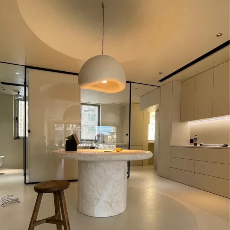 Serenith Pendel Lampe | Wabi-Sabi Design | Harpiks & Polystyren | Domeformet | Hvid & Grå | E27 Fatning | Max 40W | Blødt Lys | Æstetisk Appeal | Til Spisestue, Stue, Soveværelse, Detailhandel
