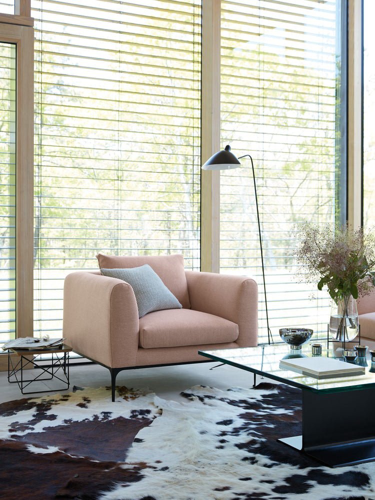 Serge Mouille | Dreibeinige Stehlampe | Verstellbare Arme | Skulpturales und kinetisches Design | Metall- und Messingmaterialien | LED- oder