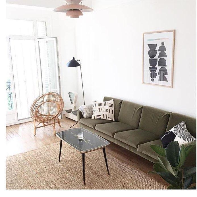 Serge Mouille | Dreibeinige Stehlampe | Verstellbare Arme | Skulpturales und kinetisches Design | Metall- und Messingmaterialien | LED- oder