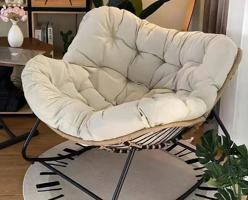 Rattan Stol | Ergonomisk Design | Høj Kvalitet | Perfekt til Lounge eller Terrasse | Holdbart og Stilfuldt Møbel i Stuen | Behagelig til Indendørs og Udendørs Afslapning