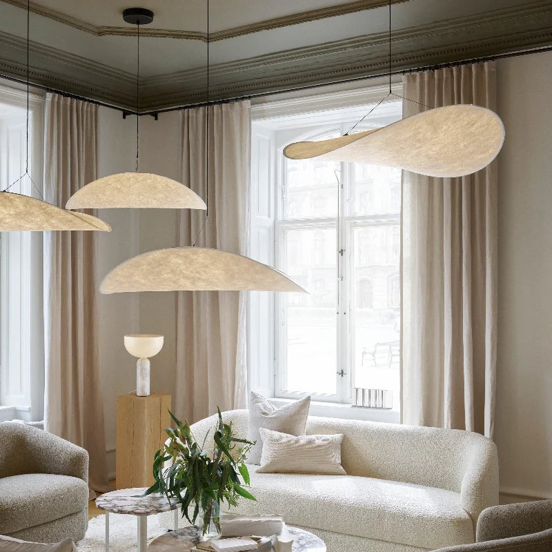 Sivelle Pendel Lampe | Wabi-Sabi Design | Kreativ Silke | Organisk Form | Integreret LED | Sort/Hvid
