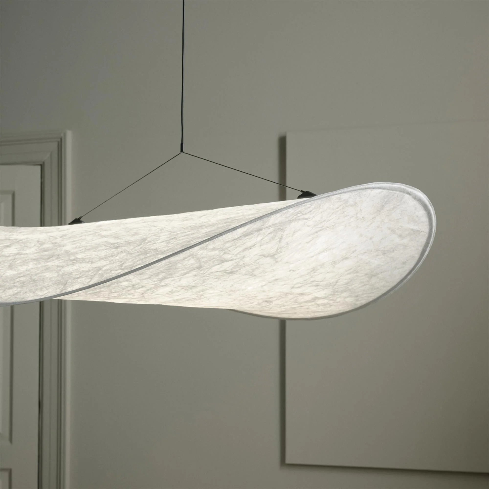 Sivelle Pendel Lampe | Wabi-Sabi Design | Kreativ Silke | Organisk Form | Integreret LED | Sort/Hvid