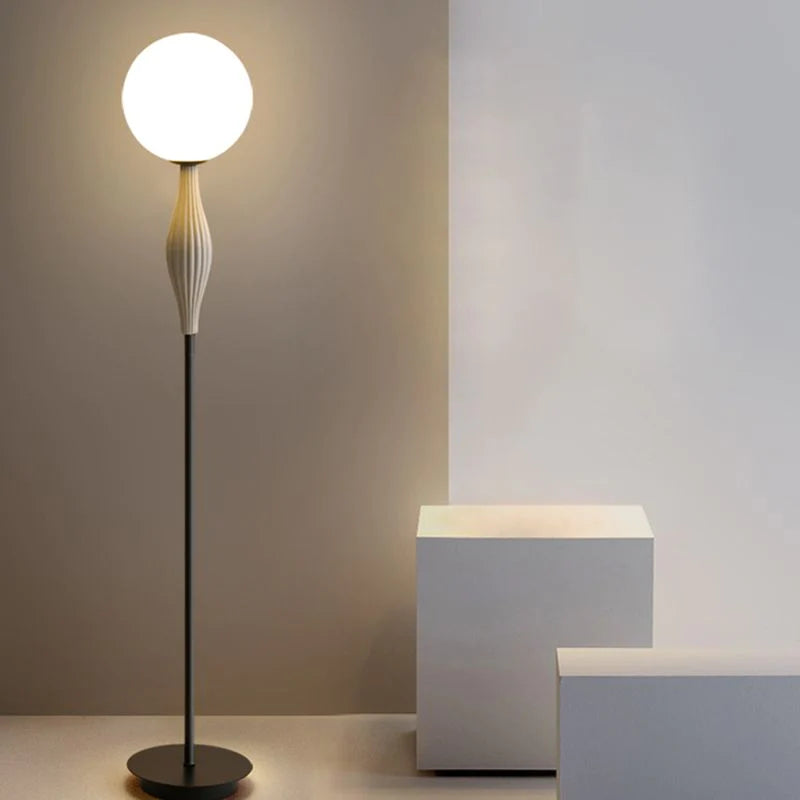 Trenisia | Moderne Stehlampe | Elegantes Design | Wohnzimmer | Schlafzimmer | Büro | Robuste Konstruktion | Effektive Beleuchtung | Minimalistischer