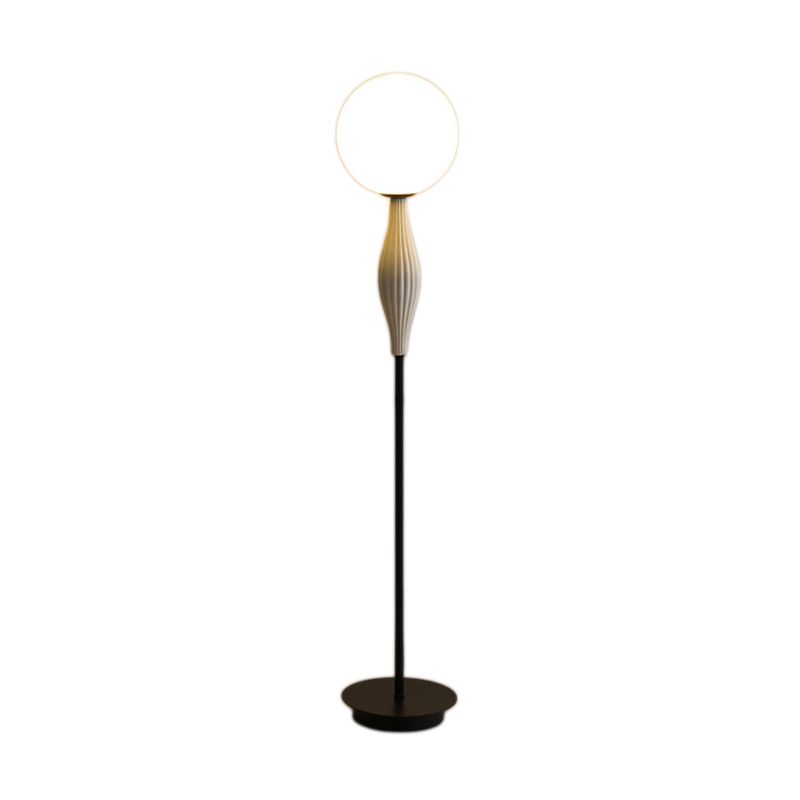 Trenisia | Moderne Stehlampe | Elegantes Design | Wohnzimmer | Schlafzimmer | Büro | Robuste Konstruktion | Effektive Beleuchtung | Minimalistischer