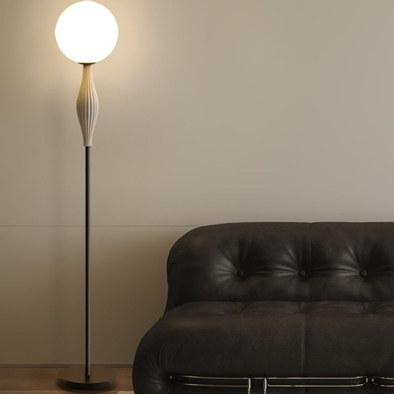 Trenisia | Moderne Stehlampe | Elegantes Design | Wohnzimmer | Schlafzimmer | Büro | Robuste Konstruktion | Effektive Beleuchtung | Minimalistischer