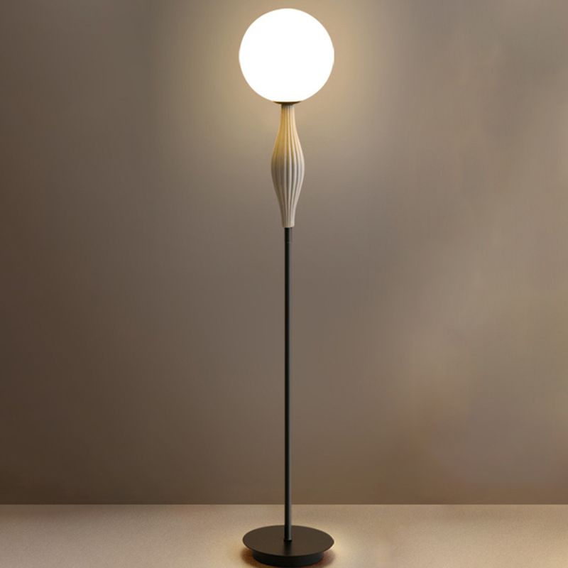 Trenisia | Moderne Stehlampe | Elegantes Design | Wohnzimmer | Schlafzimmer | Büro | Robuste Konstruktion | Effektive Beleuchtung | Minimalistischer
