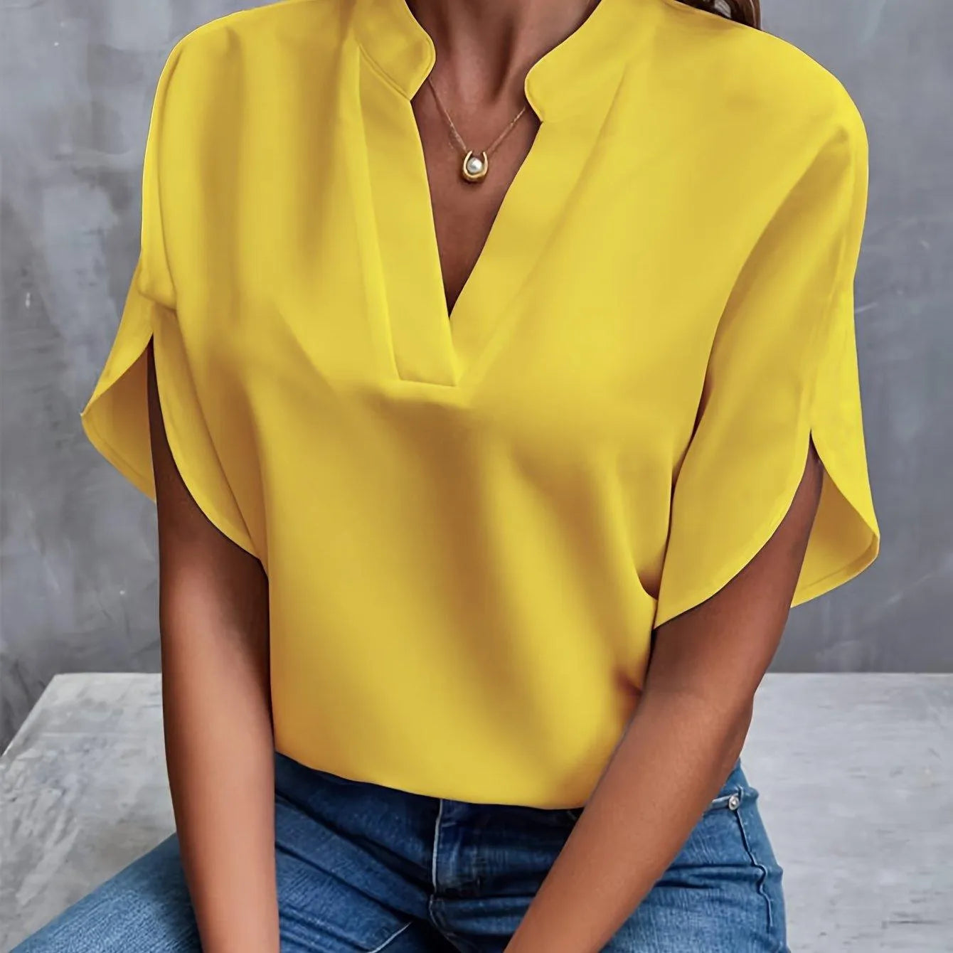 Sabrina - Elegant lys bluse til kvinder