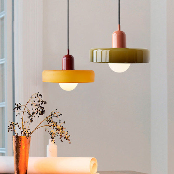 Bauhaus pendel | Farvet glas | Moderne design | Energibesparende lyskilde | Funktionel elegance | Ideel til stue og spisestue | Livlig touch | Elegant detaljeret belysning | Alsidig og stilfuld lampe