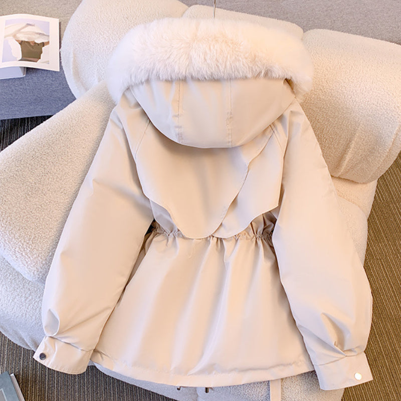 Zoe jakke til kvinder | Vandafvisende | Pelskrave og høje krave | Fleeceforet | Varm og elegant til vinter | Tilgængelige størrelser M-3XL | Bomuld og polyester | Klassisk design