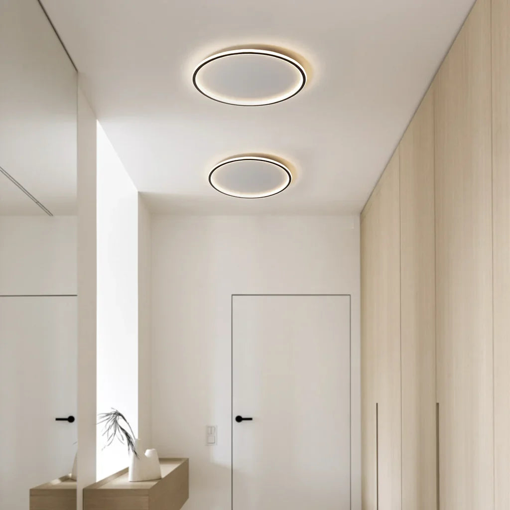Zev Rund Loftlampe | Moderne Design | Kunstnerisk Silhuet | Premium Metal & Akryl | Tidløse Farver | Perfekt til Enhver Rumstørrelse | Hjem Belysning | Sort & Hvid | Chic og Funktionel Indretning