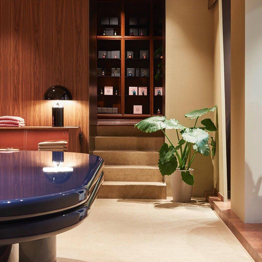 Luna | Metalowa lampa stołowa | Nowoczesny design | Regulowana | Elegancja dla domu | Biurko | Stolik nocny | Trwałe materiały | Różne rozmiary