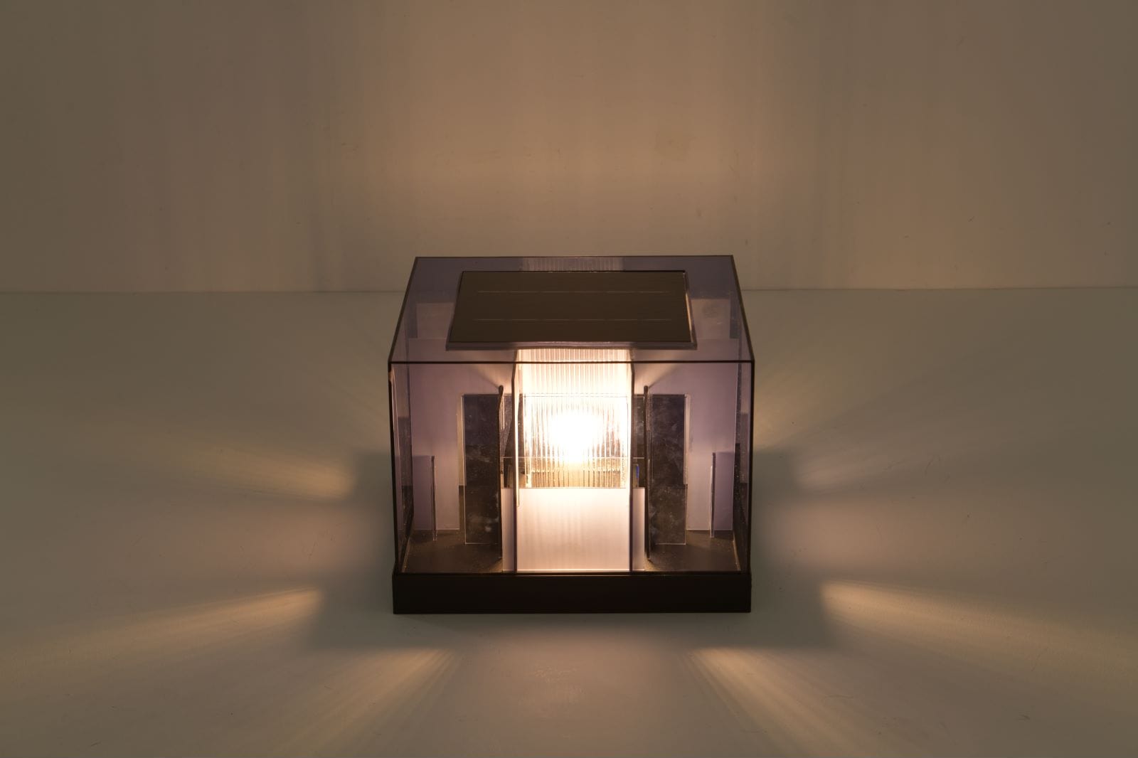 Cubex Gleam | Außen Solarleuchte | Elegantes Design | Schwarz | Strapazierfähig und Energieeffizient | 20x20x25 cm | Automatik für