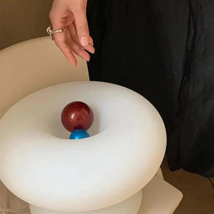 Lampe Maki en forme de champignon | Blanc | Éclairage LED | Design unique | 25 cm x 35 cm | Plastique & Métal | Courant secteur | Parfait pour salon