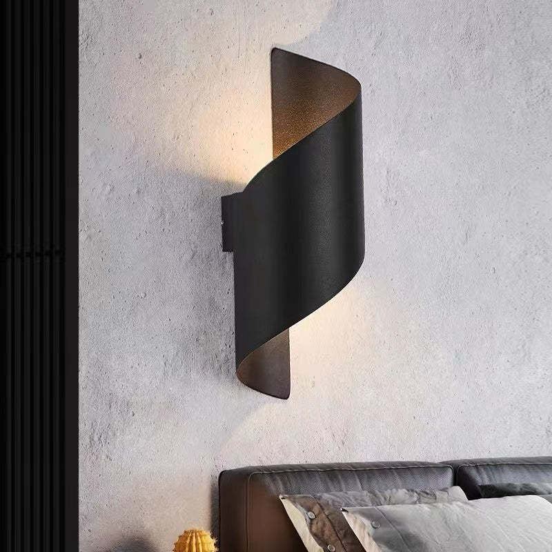 Orr LED-vägglampa | Spiraldesign | Vit/Svart | Metall inomhus | Modern stil | Effektiv belysning | Perfekt för vardagsrum och hall | IP20-skydd | 110V-240V