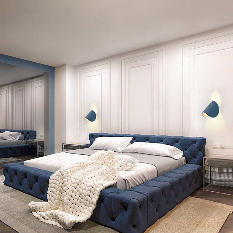 Eveline LED-vägglampa | Geometrisk design | Inomhus- och utomhusbruk | Fyra färger: röd, vit, svart, blå | Slitstark metall | 5W effektivitet