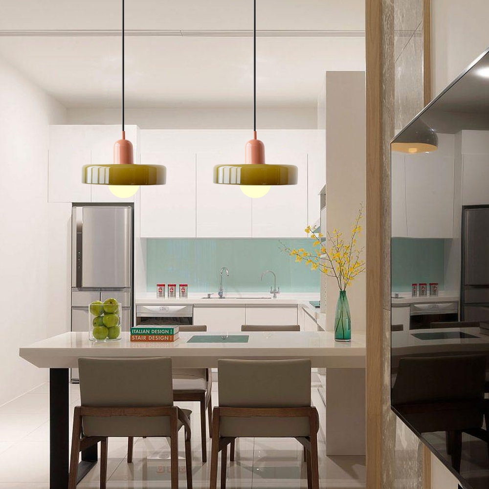 Bauhaus pendel | Farvet glas | Moderne design | Energibesparende lyskilde | Funktionel elegance | Ideel til stue og spisestue | Livlig touch | Elegant detaljeret belysning | Alsidig og stilfuld lampe