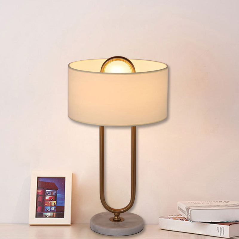 LichtAnna | Oval Stander Natlampe | Hvid Trommeskærm | Moderne Design | Hyggebelysning til Soveværelse | E27 Fatning | Lampeskærm Hvid | Metal Stand | Praktisk Belysning | Hjem & Indretning
