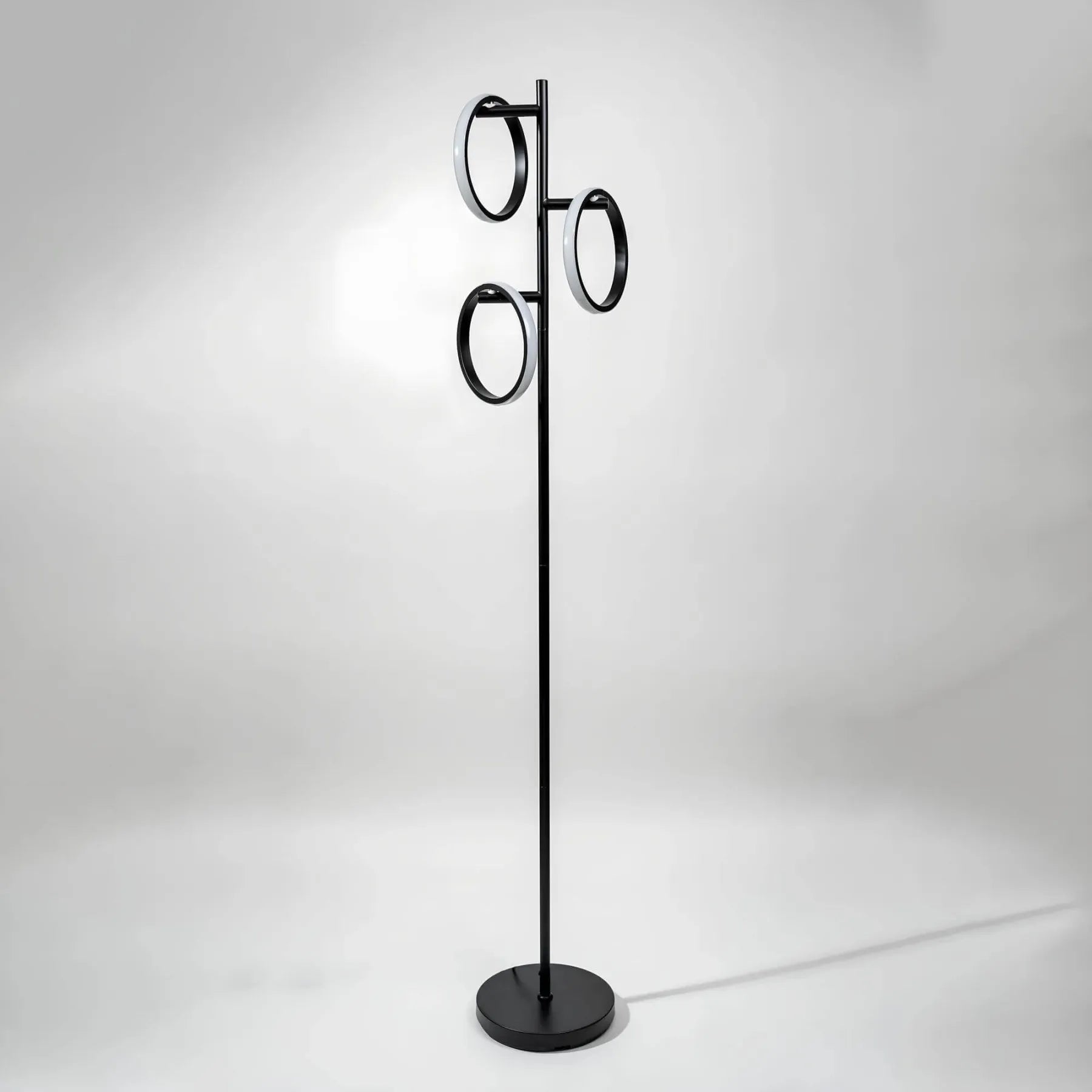 Novento LED Stehlampe | Modernes Design | Drei Beleuchtete Ringe | Dimmbares Licht | Langlebige Qualität | Ideal Für Wohnzimmer, Schlafzimmer,