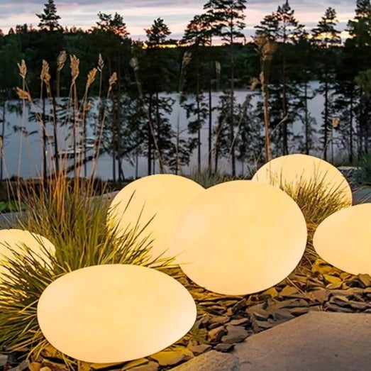 Brosten Havebelysning | 16 Farver LED Lys | Vejrbestandig Udendørs Lampe | Fjernbetjening | USB-C Oplader | Lang Batteritid | Elegant Design