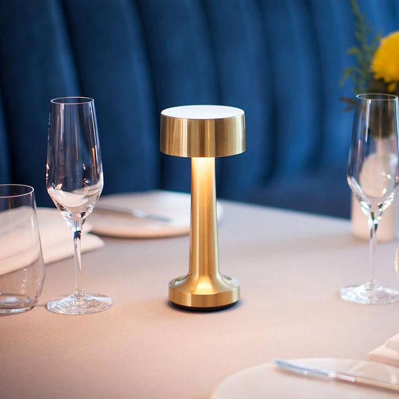 LED | Lampe de table sans fil | Alimentée par batterie | Alliage d'aluminium résistant à la corrosion | Jusqu'à 25 heures de lumière | Base