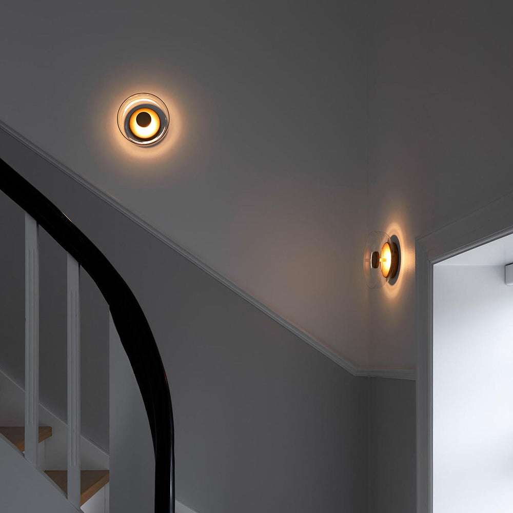 Glas Væglampe med Justerbar Arm | Elegant Fransk-Inspireret Design | Hvid Finish | Soveværelse & Stue | Guld & Hvid Farve | Jern + Akryl Materiale