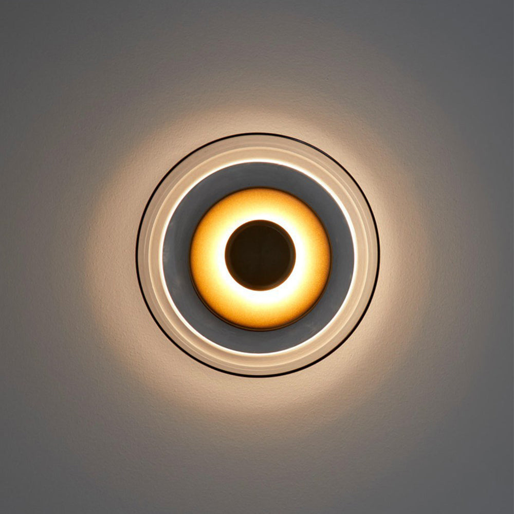 Glas Væglampe med Justerbar Arm | Elegant Fransk-Inspireret Design | Hvid Finish | Soveværelse & Stue | Guld & Hvid Farve | Jern + Akryl Materiale