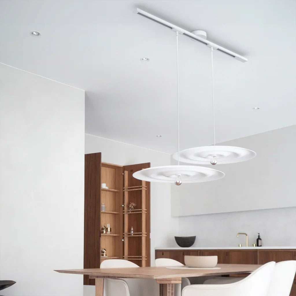 Morris Loftskinne til Pendellampe | 360° Rotationsdesign | Universal kompatibilitet | Fleksibel installering | Sort aluminium | Inkl. 3 lyskilder | Let positioneringsjustering | Moderne belysningsløsning