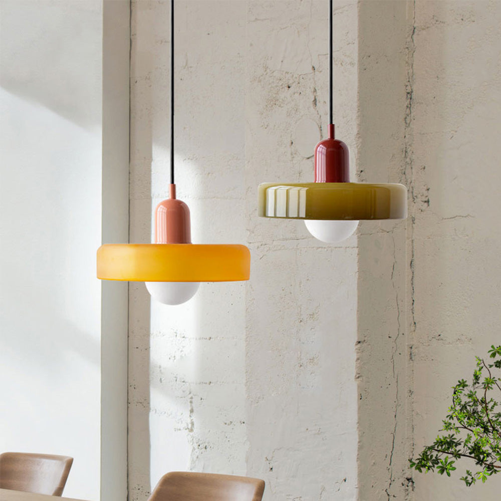 Bauhaus pendel | Farvet glas | Moderne design | Energibesparende lyskilde | Funktionel elegance | Ideel til stue og spisestue | Livlig touch | Elegant detaljeret belysning | Alsidig og stilfuld lampe