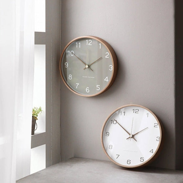 TimberTime Vægur i Ægte Træ | Minimalistisk Design | Moderne Kvarts Urværk | Nordisk Stil | Perfekt til Stue, Kontor, Soveværelse | To Stilfulde Farver Grå og Hvid | Nøjagtig Tidtagning | Let Montering