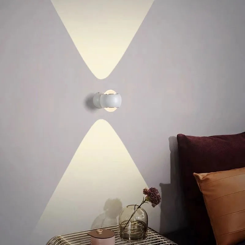 FlexiGlow LED-lampe | 180° justerbar drejearm | Moderne design | Metal af høj kvalitet | 8W | Neutral hvid 4000K | Længde 25 cm | Indendørs belysning | Perfekt til stue eller gang | Brændetid 30.000 timer