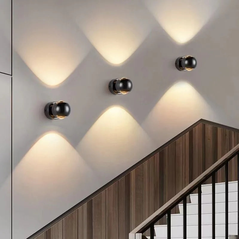 FlexiGlow LED-lampe | 180° justerbar drejearm | Moderne design | Metal af høj kvalitet | 8W | Neutral hvid 4000K | Længde 25 cm | Indendørs belysning | Perfekt til stue eller gang | Brændetid 30.000 timer