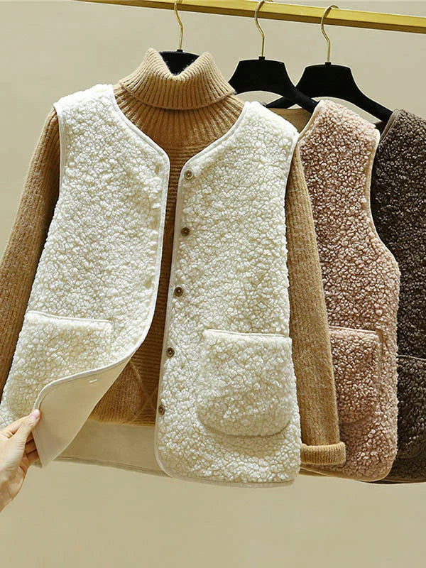 Nora | Elegant ærmeløs lammeuldsvest til kvinder | Varm og alsidig med knaplukning | Blød komfort og klassisk stil | Perfekt til lag-på-lag i koldere måneder | Belle Couture