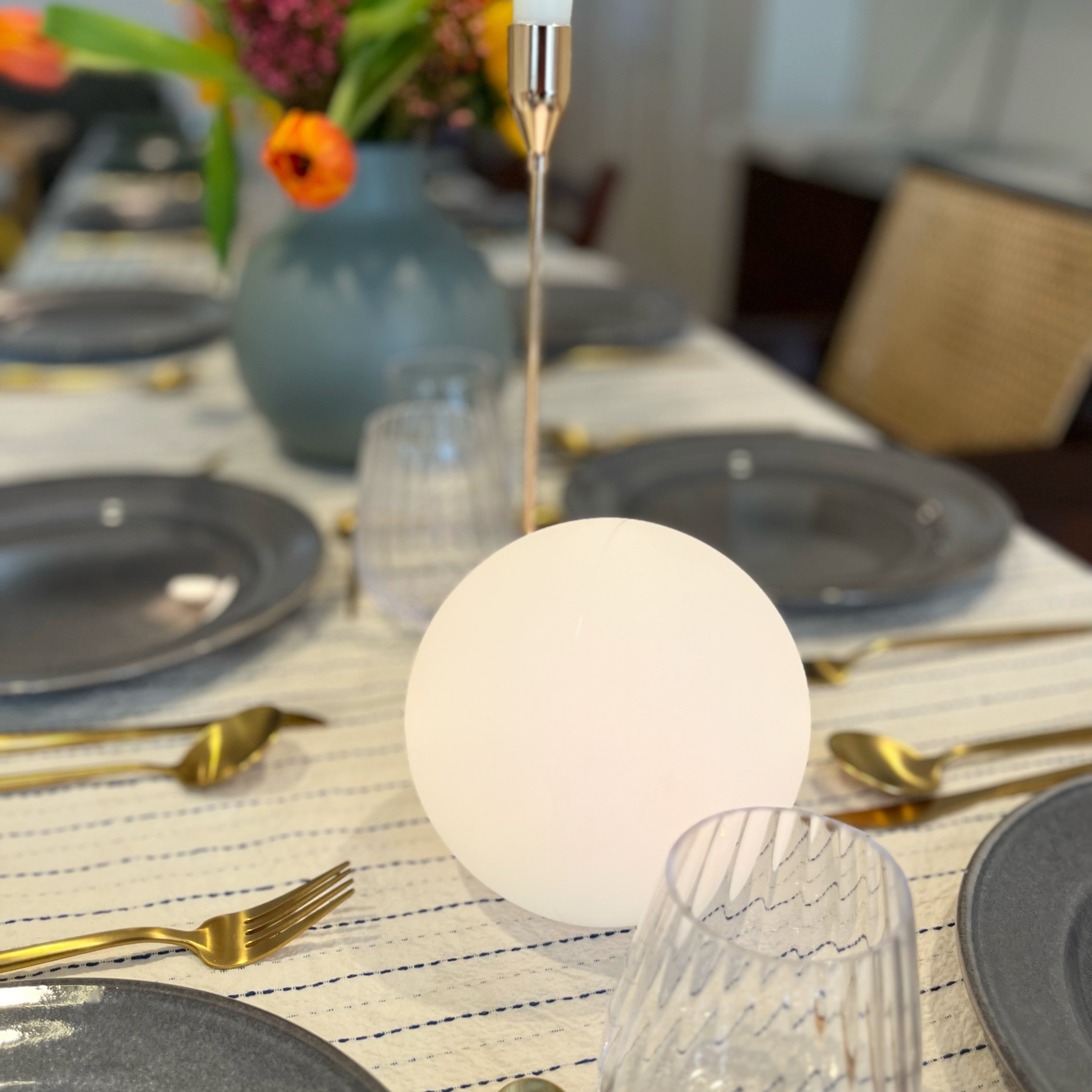 LumiGlow LED Lampe | Trådløs & Genopladelig | 16 Farver | Vandtæt PVC | Op til 10 Timer Brugstid | USB Opladning | Indendørs & Udendørs Brug