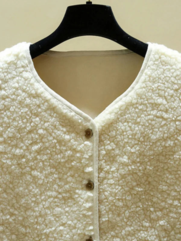 Nora | Elegant ærmeløs lammeuldsvest til kvinder | Varm og alsidig med knaplukning | Blød komfort og klassisk stil | Perfekt til lag-på-lag i koldere måneder | Belle Couture