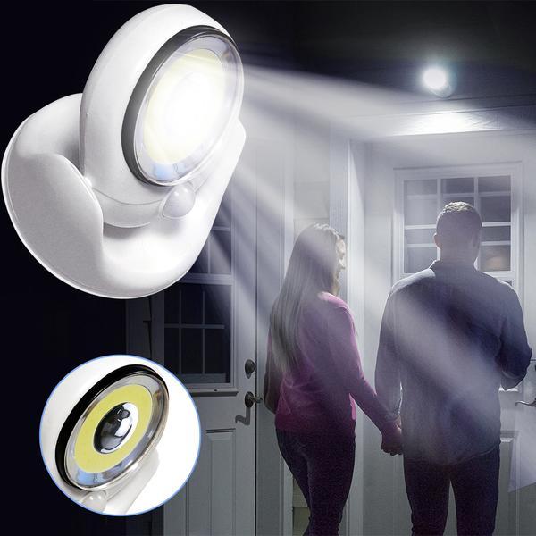 Action-Motion LED-lys | 450 Lumen Skarp Belysning | Bevægelsessensor | 360° Drejbar | Energibesparende Timer | Trådløs Opsætning | Til Udendørs og Indendørs Brug | Lang Levetid