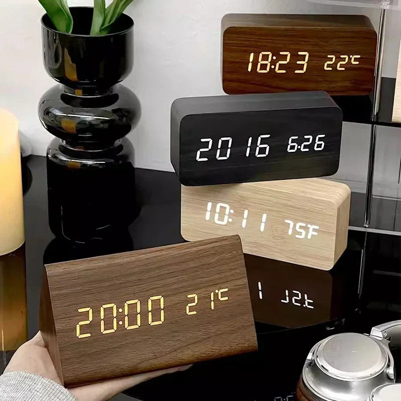 Trælook Vækkeur | LED Display | Stemmestyring | Temperaturvisning | Justerbar Lysstyrke | Op til 3 Alarmer | 7x15x4 cm | Ideel til Soveværelset