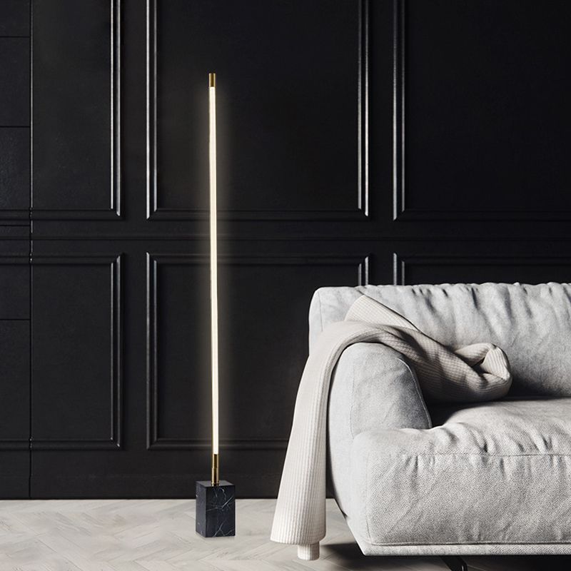 Sollena | Minimalistisk Gulvlampe | Moderne Design | Slanke Linjer | Stabilt og Dekorativt | Høj Kvalitet | Effektiv Belysning | Passer til Stue, Soveværelse, Kontor | Tidløs og Stilfuld | Nem Installation