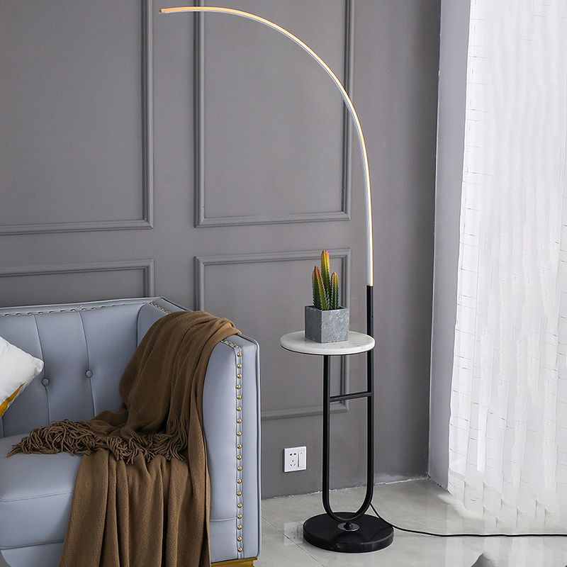 Raventina | Moderne gulvlampe med integreret bordplade | Stilfuldt design | Effektiv belysning | Holdbar konstruktion | Ideel til opholdsrum & soveværelse