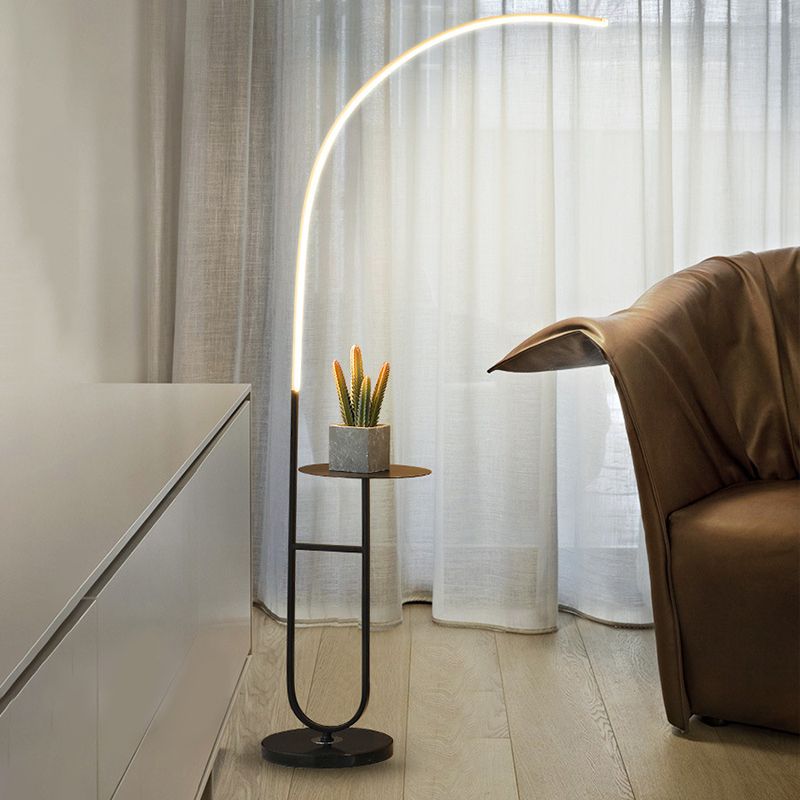 Raventina | Moderne gulvlampe med integreret bordplade | Stilfuldt design | Effektiv belysning | Holdbar konstruktion | Ideel til opholdsrum & soveværelse
