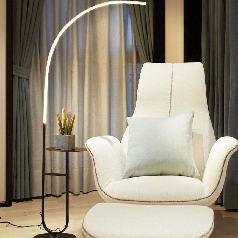 Raventina | Moderne gulvlampe med integreret bordplade | Stilfuldt design | Effektiv belysning | Holdbar konstruktion | Ideel til opholdsrum & soveværelse