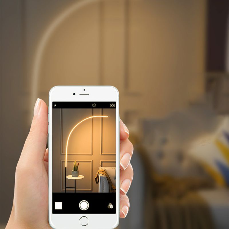 Raventina | Moderne gulvlampe med integreret bordplade | Stilfuldt design | Effektiv belysning | Holdbar konstruktion | Ideel til opholdsrum & soveværelse
