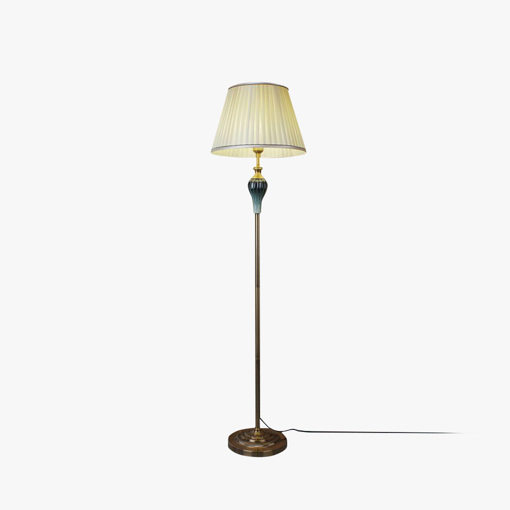 Ziventa gulvlampe | Elegant atmosfære | Slankt design | Høj kvalitet | Stabil base | Moderne og klassisk indretning | Funktionel belysning | Tidløst design | Perfekt til stue, soveværelse eller kontor