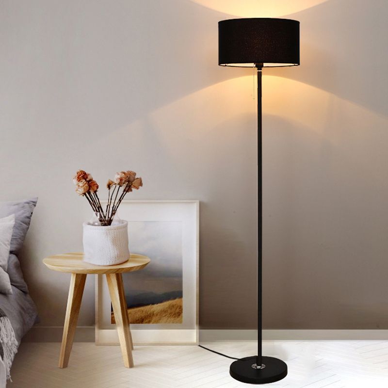 Calvianne | Moderne gulvlampe | Stilfuldt design | Robust konstruktion | Kvalitetsmaterialer | Fremragende belysning | Minimalistisk indretning | Ideel til stue, soveværelse, kontor