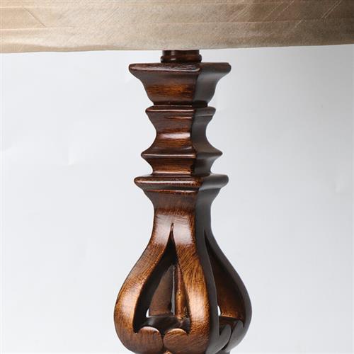 Selantina | Elegant Stående Lampe | Klassisk Design | Moderne Funktionalitet | Stilfuld Tilføjelse til Interiør | Robust og Tidløs | Perfekt til Stue, Soveværelse, Kontor | Stemningsfuld Belysning | Kvalitet og Holdbarhed