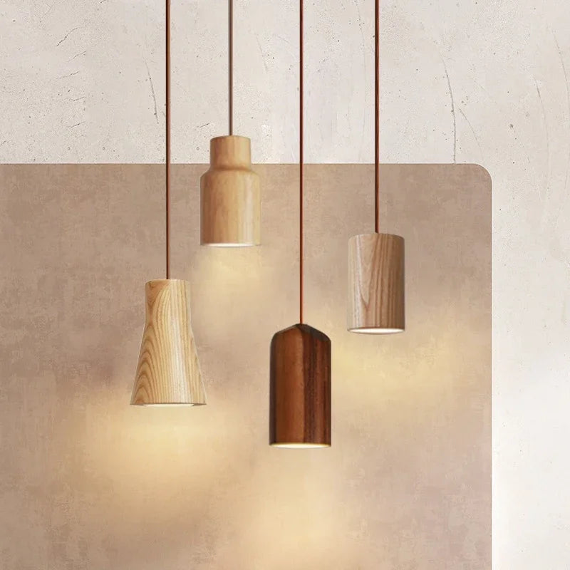 NordicGlow | Hængelampe af Skandinavisk Træ | Minimalistisk Design | Varme Trætoner | Bæredygtig Kvalitet | Loftsbelysning til Modern Interiør | Ideel til Stue og Kontor | D16cm x H8cm | 90-260V