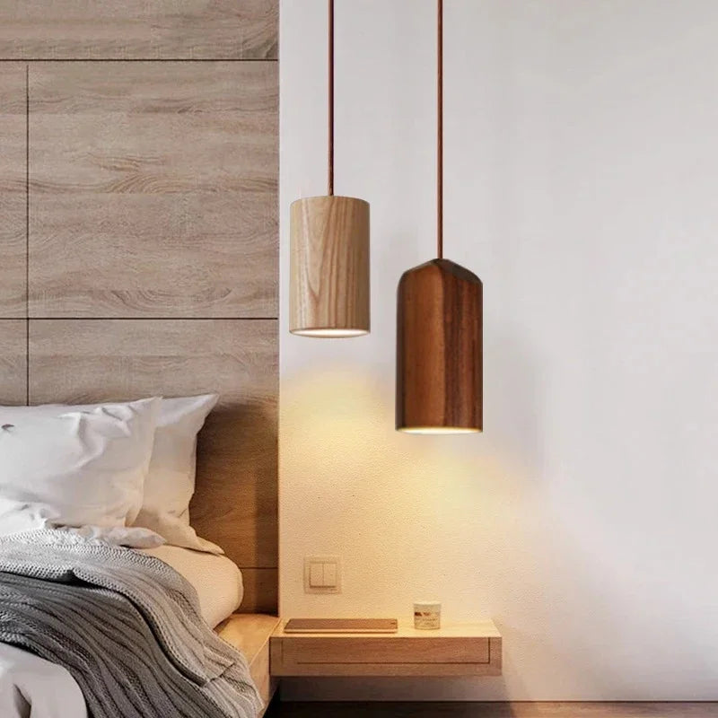 NordicGlow | Hængelampe af Skandinavisk Træ | Minimalistisk Design | Varme Trætoner | Bæredygtig Kvalitet | Loftsbelysning til Modern Interiør | Ideel til Stue og Kontor | D16cm x H8cm | 90-260V