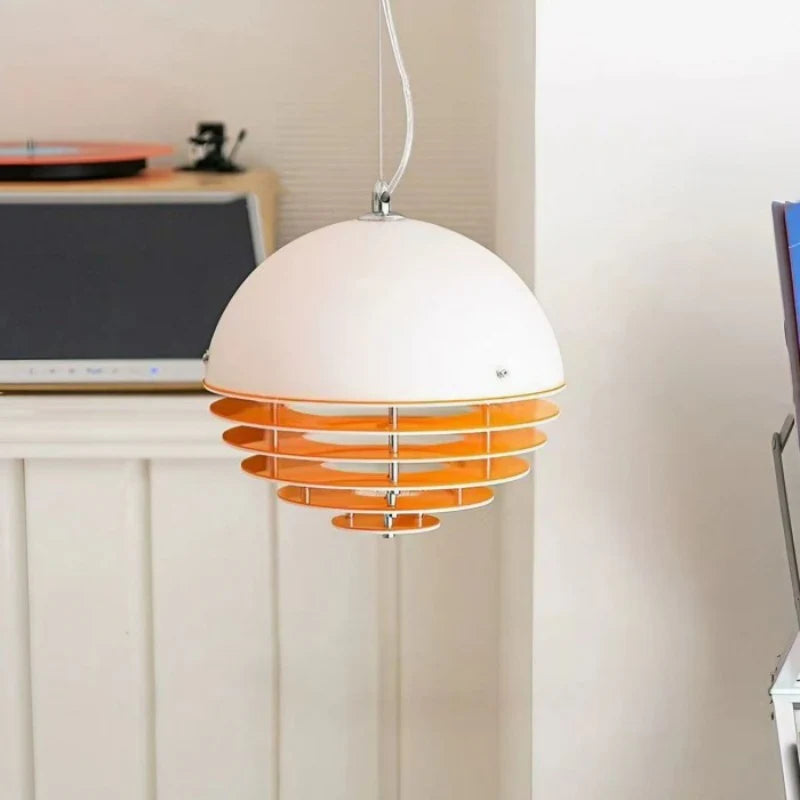 Hrafen Loftlampe | Glas Pendel | Unik Dome Design | Orange og Hvid | Elegant Atmosfære | E27 Fatning | Moderne Belysning | Akryl og Metal | 110-240V | Til Stue, Kontor, Café | IP20