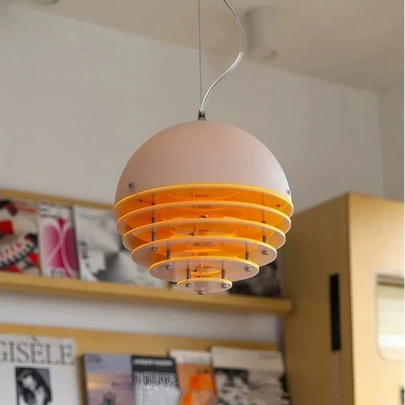 Hrafen Loftlampe | Glas Pendel | Unik Dome Design | Orange og Hvid | Elegant Atmosfære | E27 Fatning | Moderne Belysning | Akryl og Metal | 110-240V | Til Stue, Kontor, Café | IP20